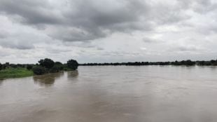 Godavari river floods Parbhani villages Maharashtra Heavy rainfall dam water release weather update