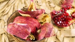 डाळिंब खाऊन सालं फेकून देत असाल तर थांबा! ‘हे’ आरोग्यदायी फायदे वाचून थक्क व्हाल