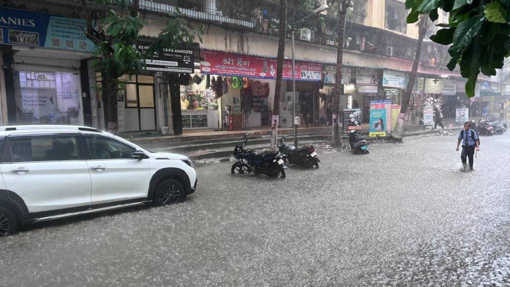 Heavy rain continuous in Vasai Virar Low lying areas of the city submerged