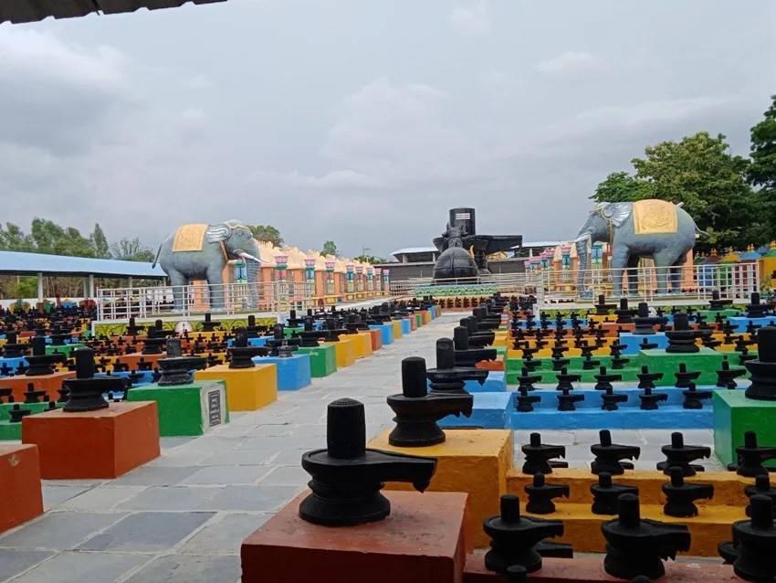 discover the temple of crores of shivlingas in karnataka