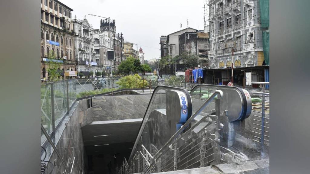 Hutatma Chowk Metro 3 Station entrance without canopy MMRC