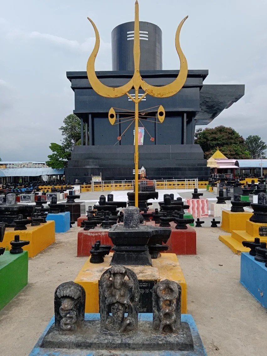 discover the temple of crores of shivlingas in karnataka