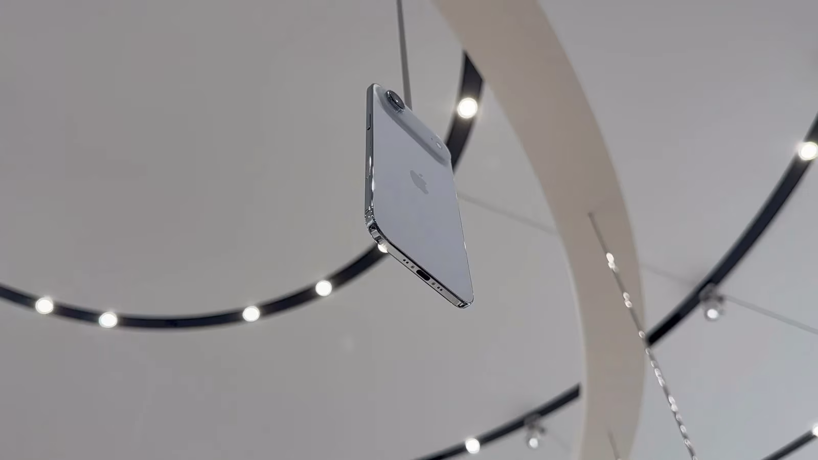 Indians pays the most for iPhone 17 pro 256GB Global price breakdown in marathi 