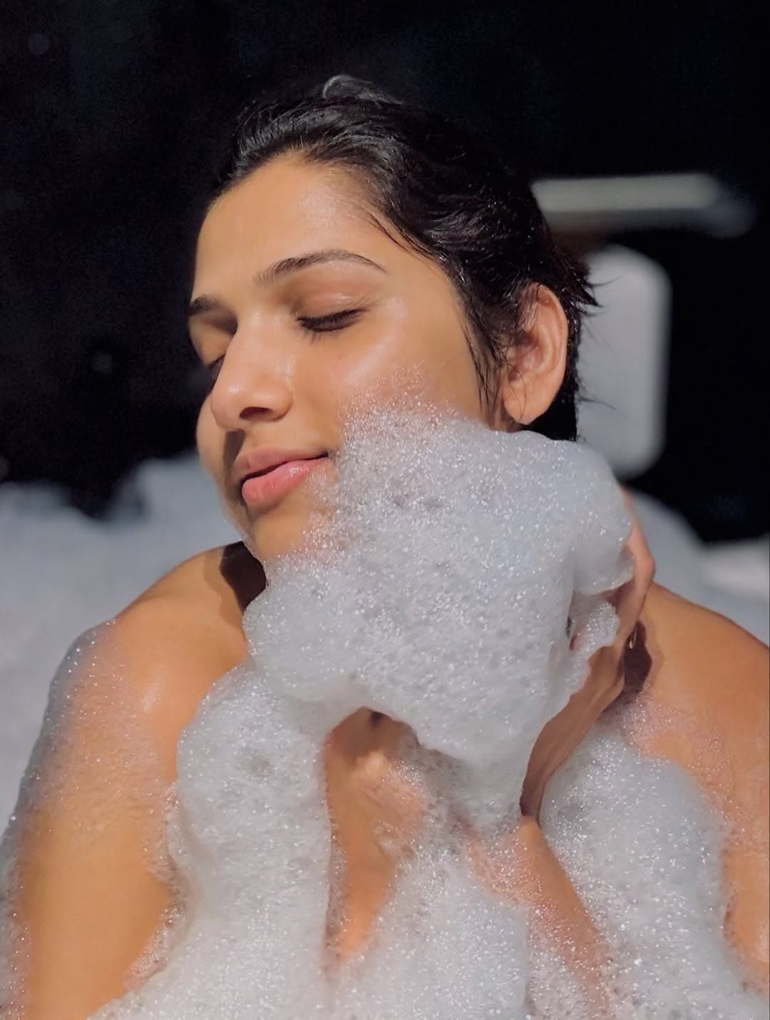 Jahnavi Killekar Bath Viral Look