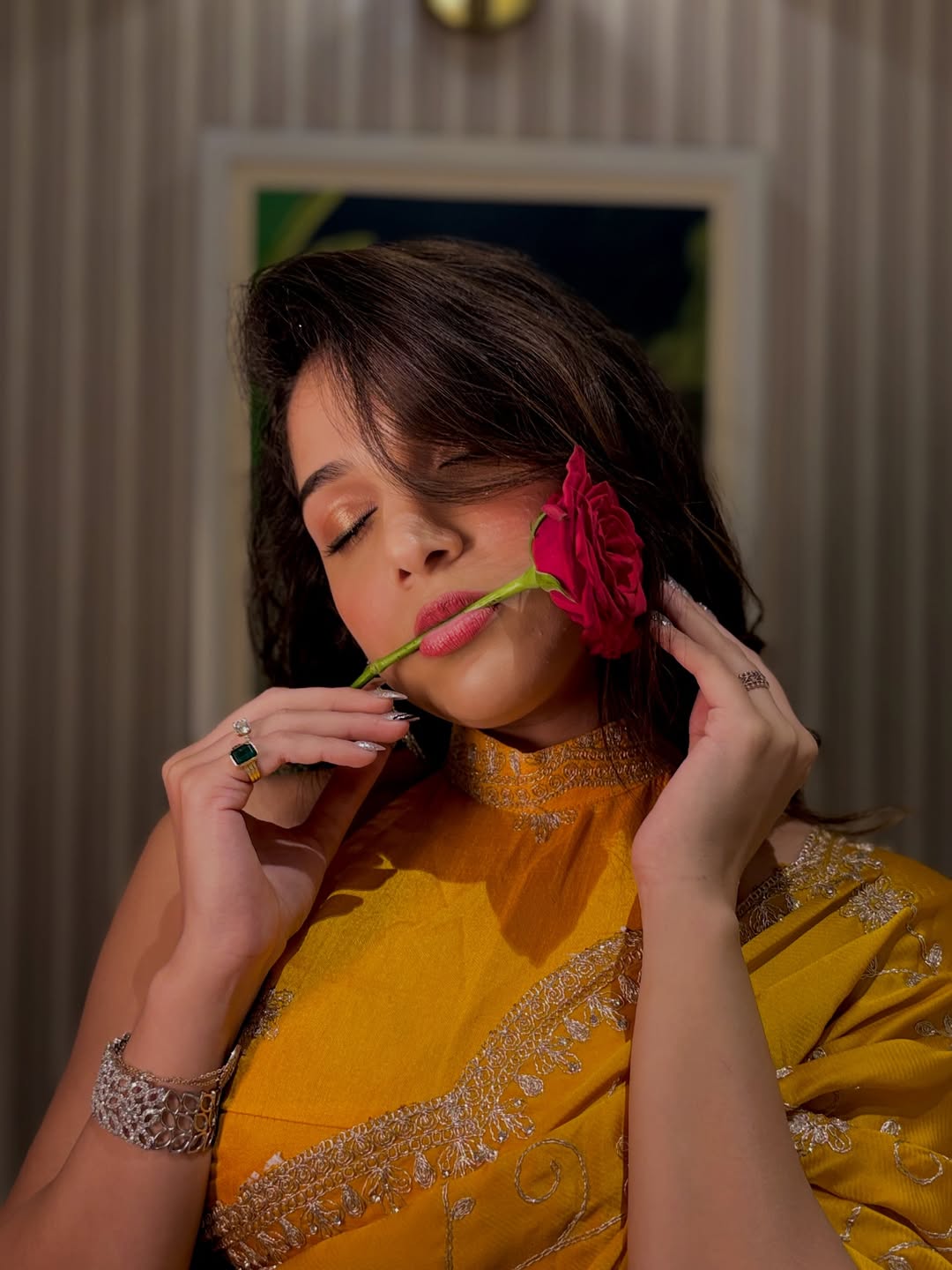 Jahnavi Killekar saree look