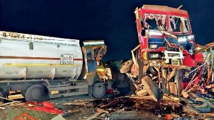 jalgaon outer ring road another major accident near paladhi village two drivers injured