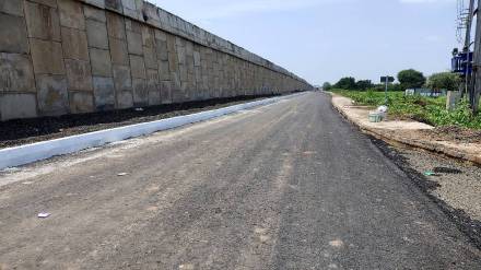 Traffic is now allowed on service roads along the Jalgaon bypass highway