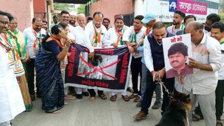 Jalgaon ncp Protest Against gopichand Padalkar