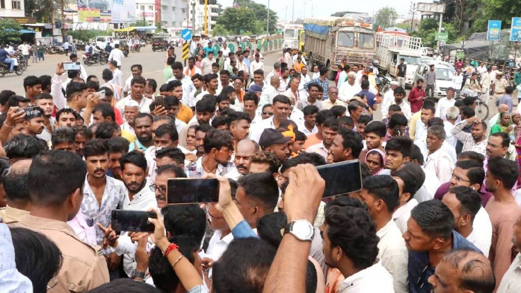 Road blockade on the highway to take action against the culprits in the death in the clash