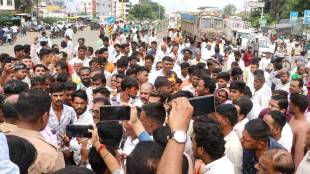 Road blockade on the highway to take action against the culprits in the death in the clash