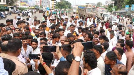 Road blockade on the highway to take action against the culprits in the death in the clash