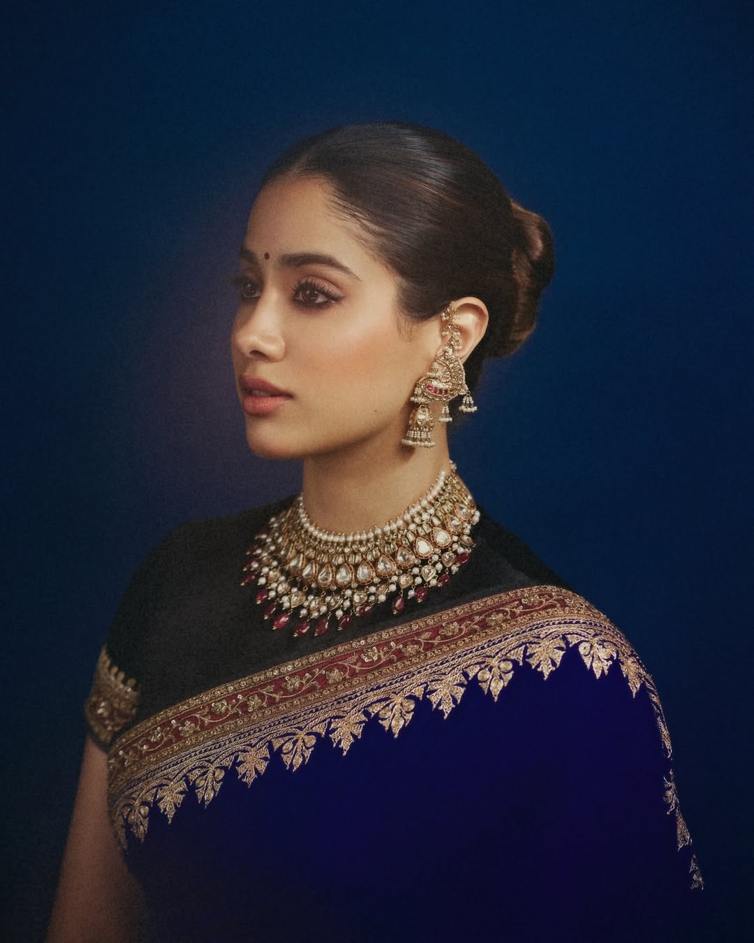 Janhvi Kapoor Beautifull Saree look, homebound movie promotion