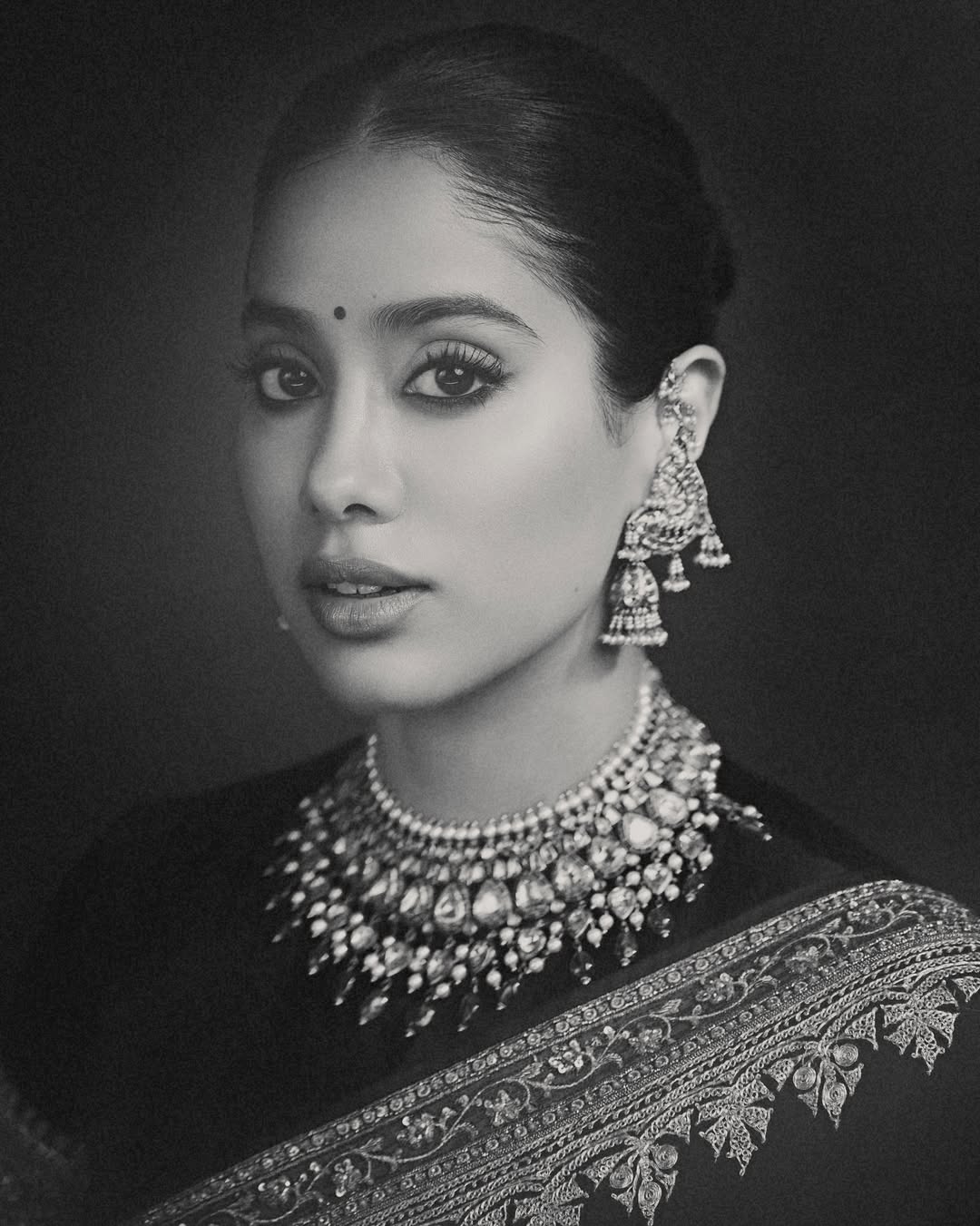 Janhvi Kapoor Beautifull Saree look, homebound movie promotion