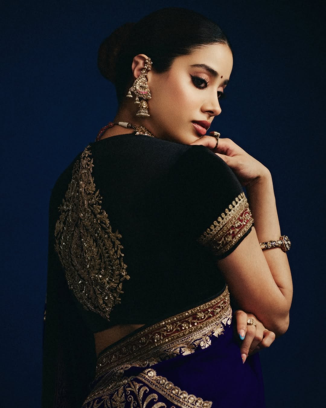 Janhvi Kapoor Beautifull Saree look, homebound movie promotion