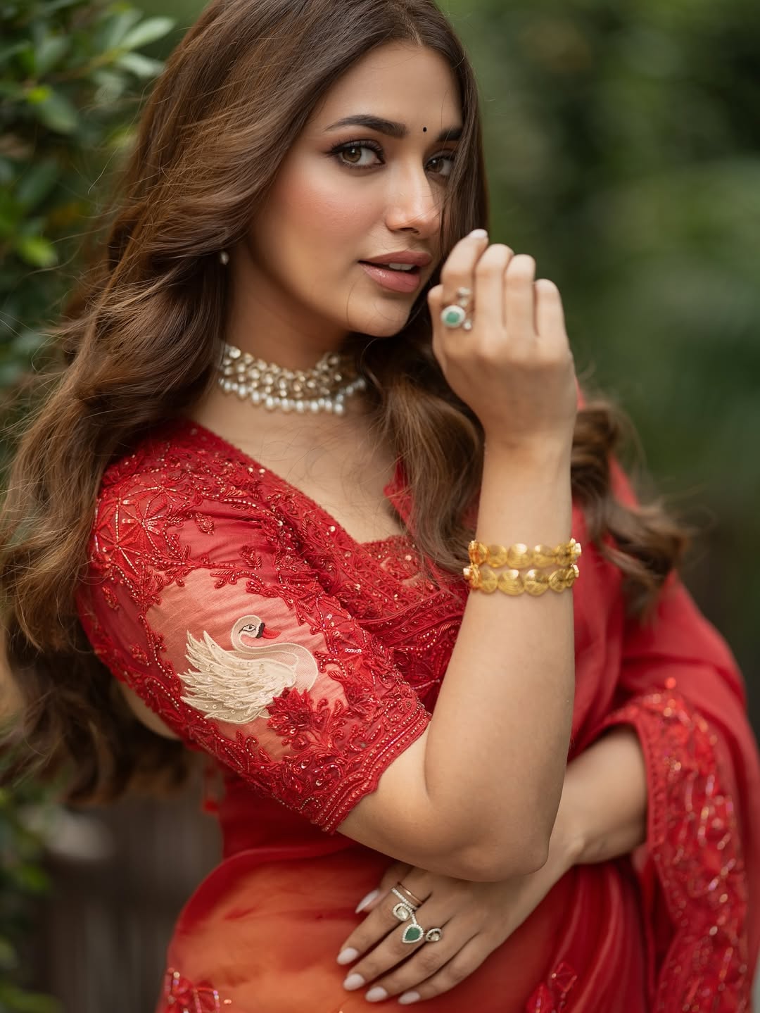 Jiya Shankar Red Saree Look