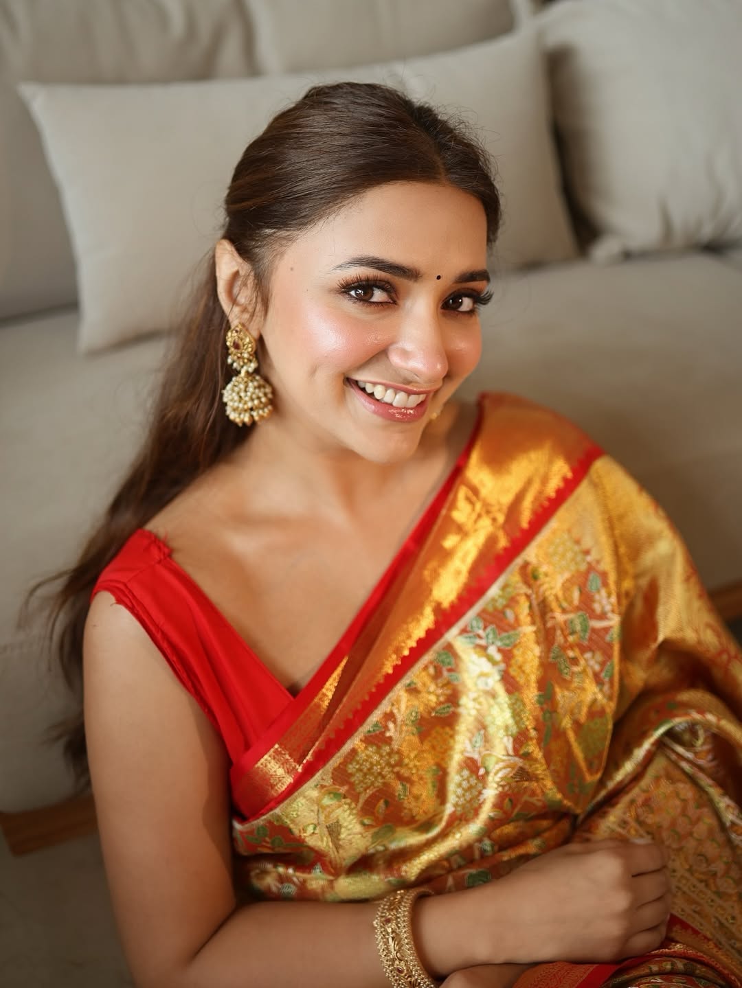 Jiya Shankar Red Saree Look