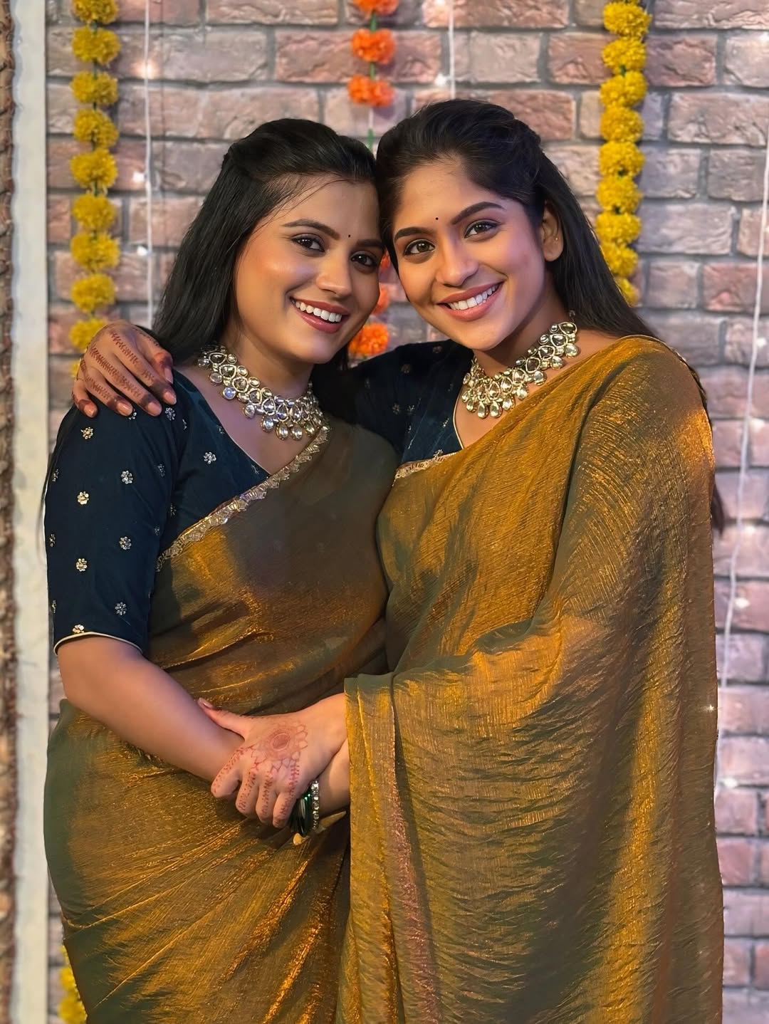 Jyoti Nimse Samruddhi Kelkar Saree Twinning