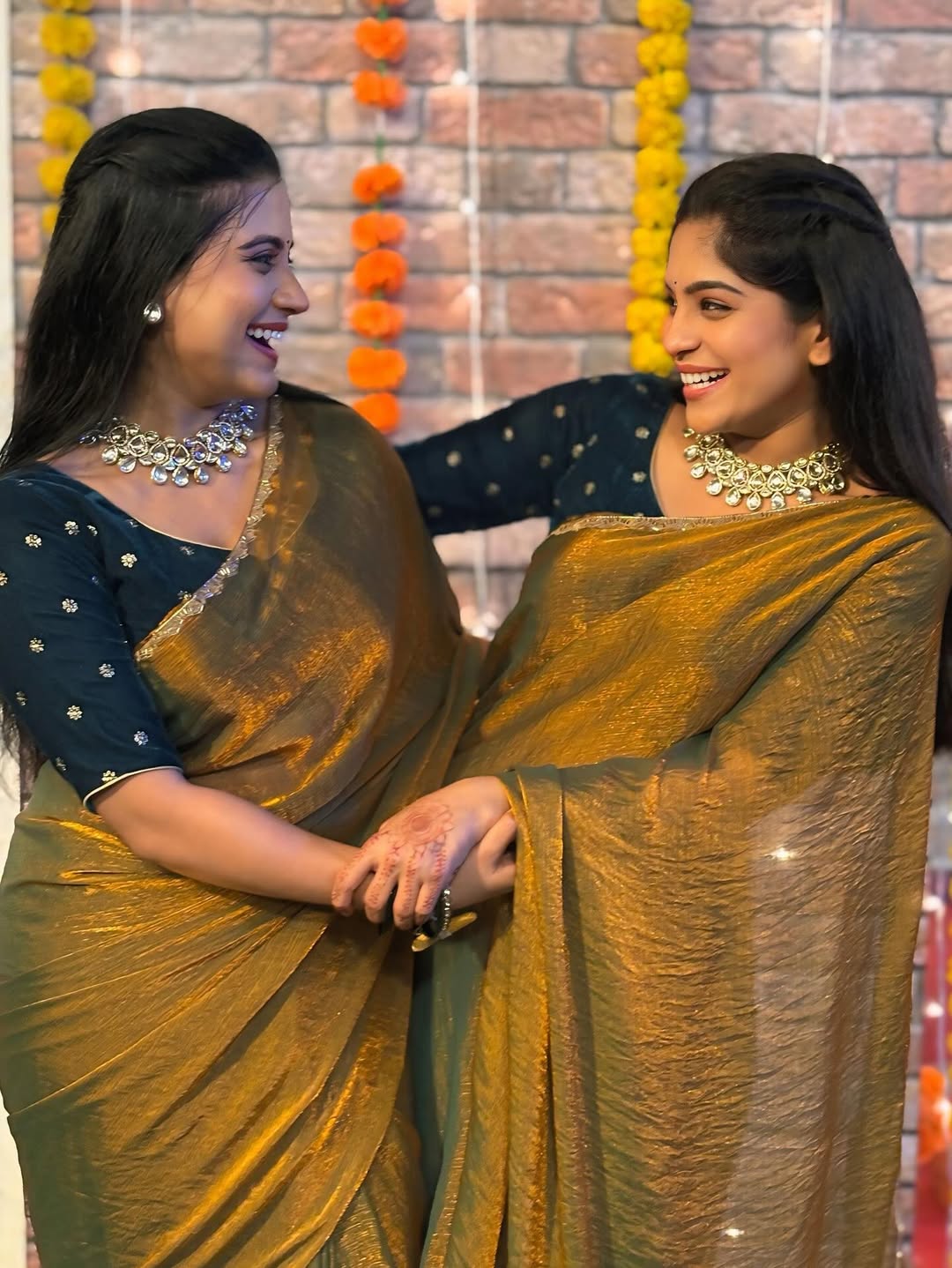 Jyoti Nimse Samruddhi Kelkar Saree Twinning