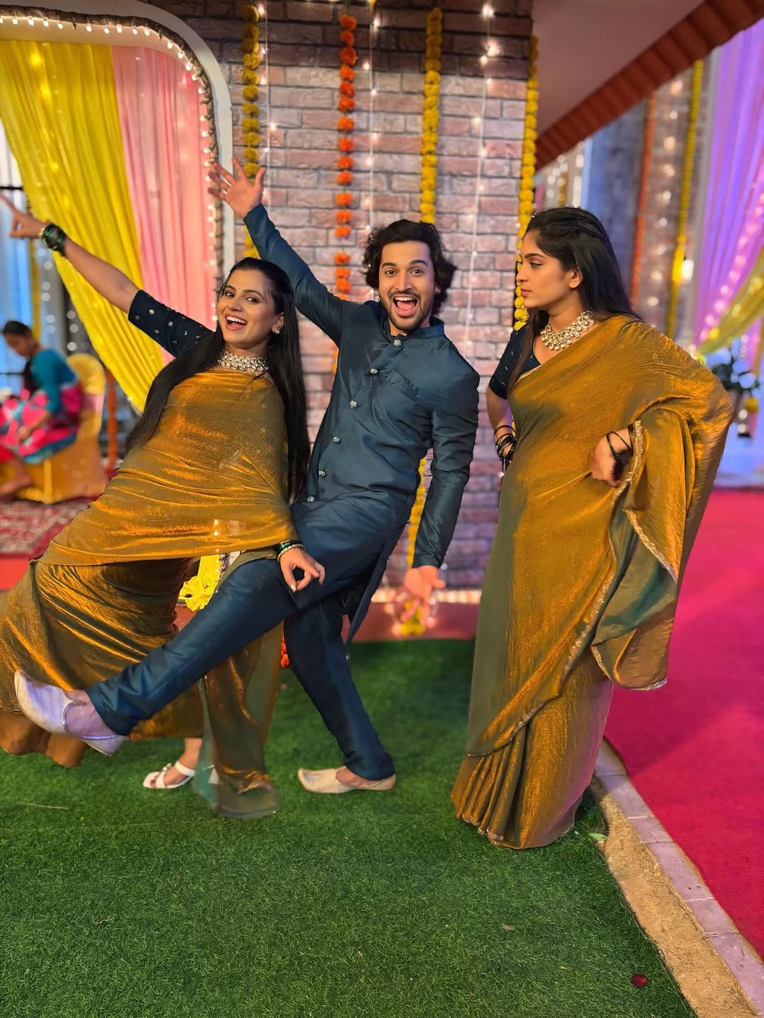 Jyoti Nimse Samruddhi Kelkar Saree Twinning
