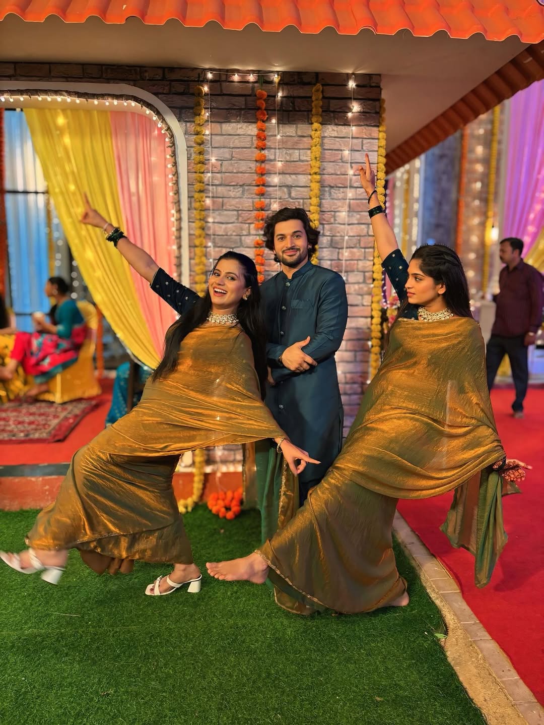 Jyoti Nimse Samruddhi Kelkar Saree Twinning