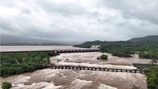 pune heavy rains disrupt life schools closed traffic jam update