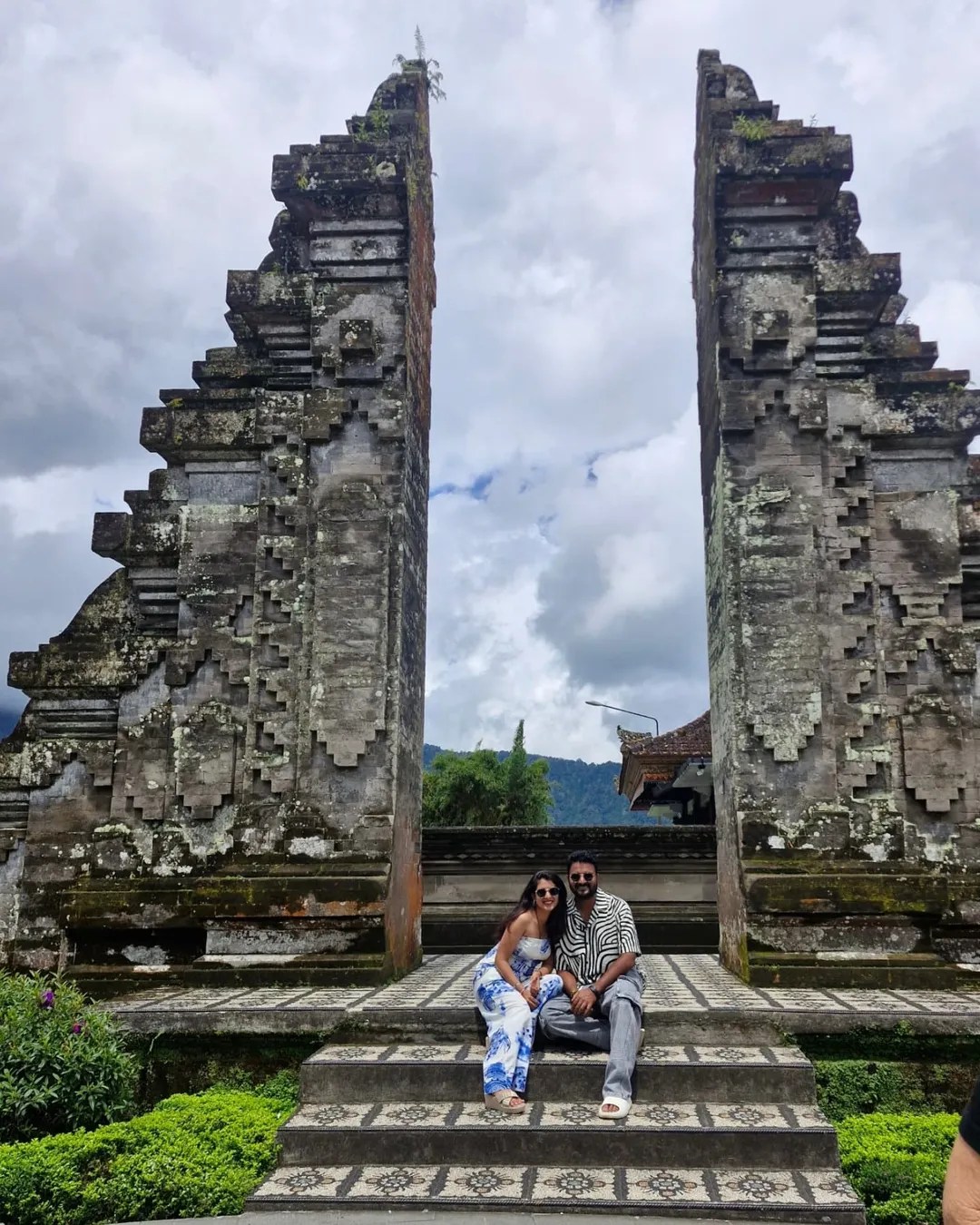 Kiran Gaikwad Vaishnavi Kalyankar Romantic Photos