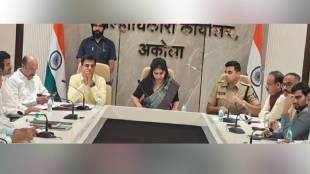 Kirit Somaiya accused of fake birth certificate in Akola district