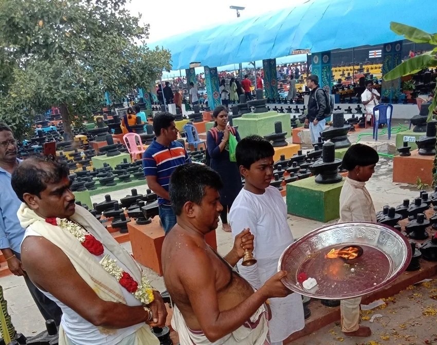 discover the temple of crores of shivlingas in karnataka