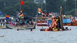 Mumbai Ganesh Visarjan 2025: लालबागच्या राजाच्या विसर्जनास विलंब, अत्याधुनिक तराफ्यावर गणेशमूर्ती चढविताना अडचण