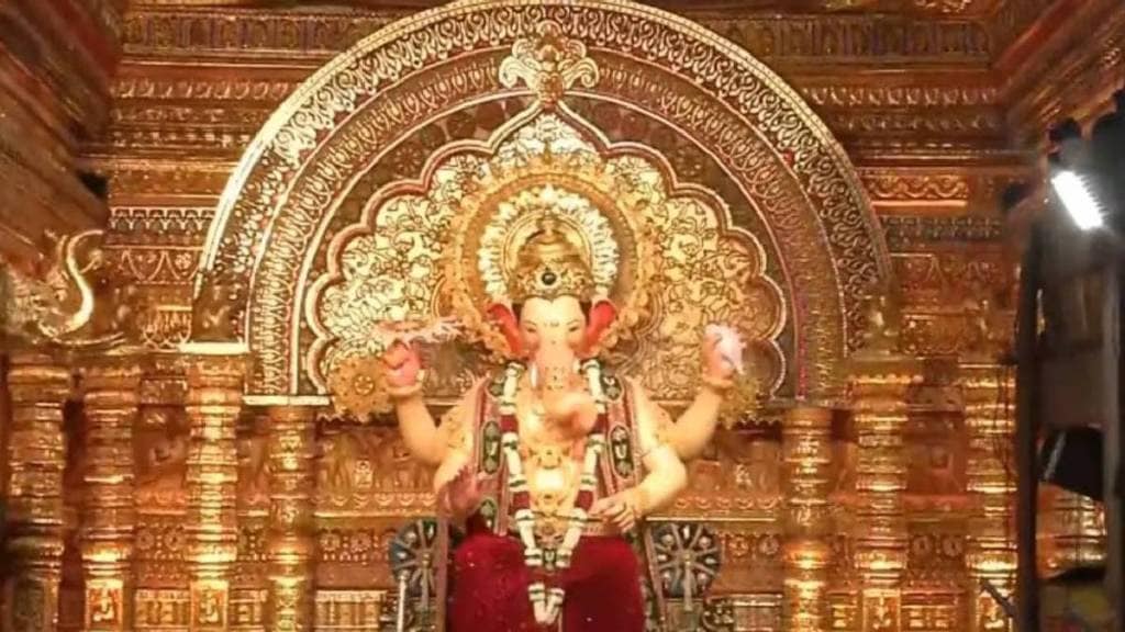VIP darshan at Lalbaugcha Raja