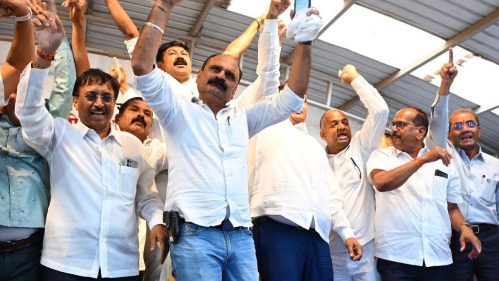 MVP Nashik annual meeting ends chaos Dhikle Thakre make conflicting claims university proposal