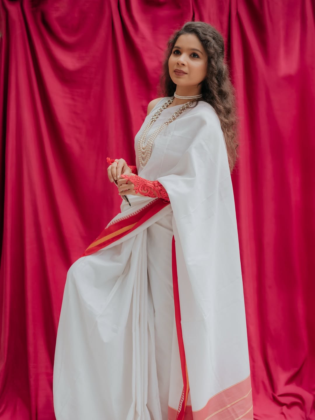 Marathi Actress White Saree Look Navratri 2025
