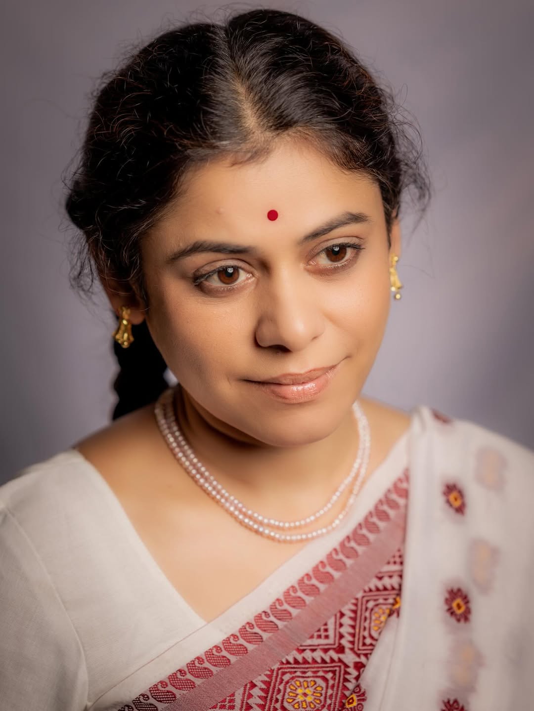 Marathi Actress White Saree Look Navratri 2025