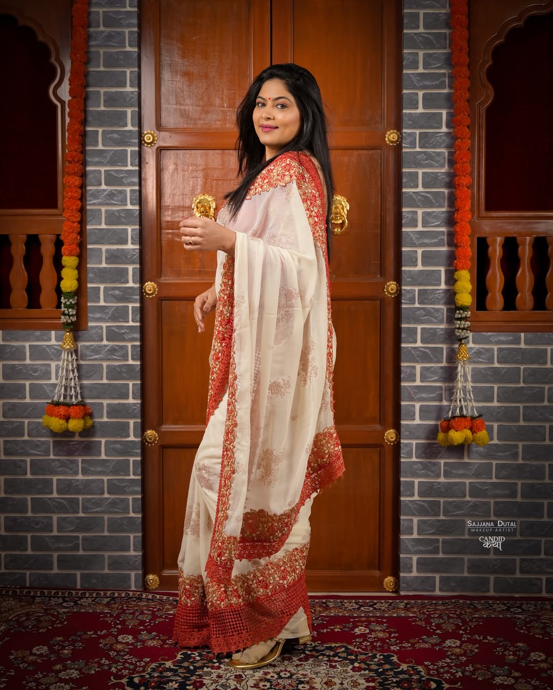 Marathi Actress White Saree Look Navratri 2025