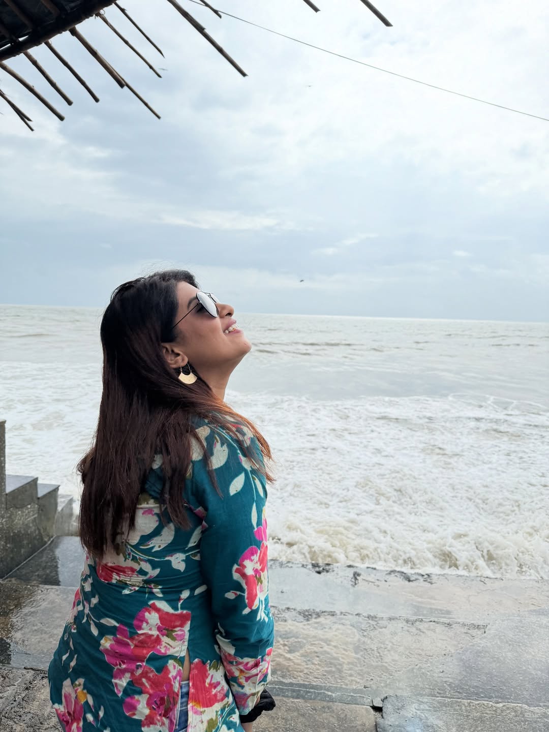 Marathi actress dhanshri kadgaonkar mumbai beach photoshoot