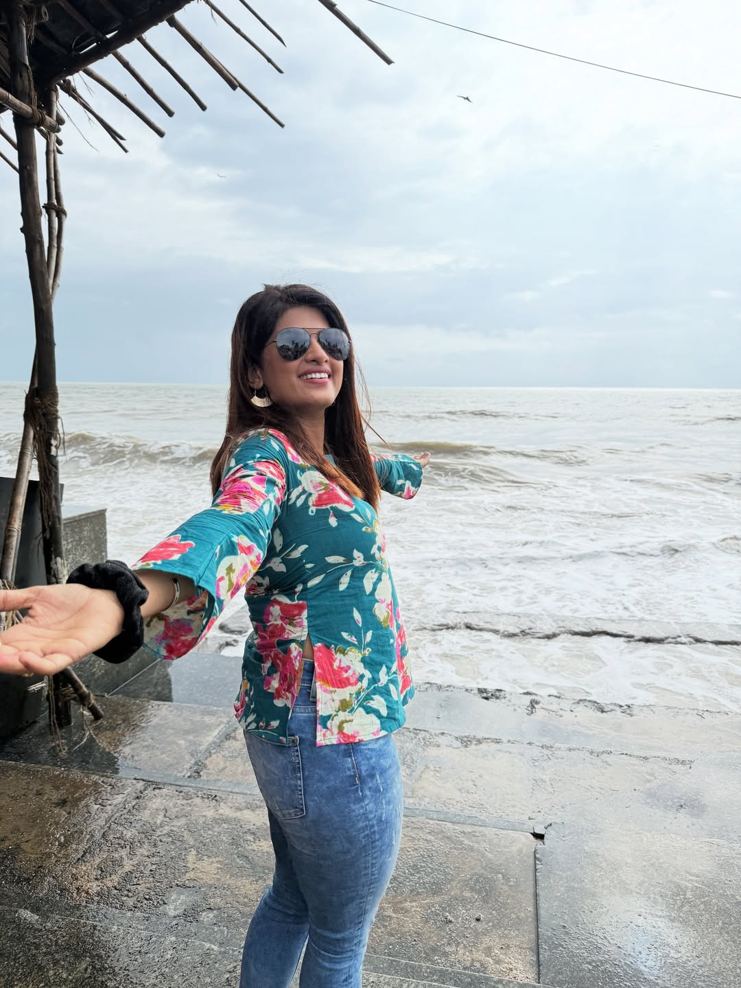 Marathi actress dhanshri kadgaonkar mumbai beach photoshoot