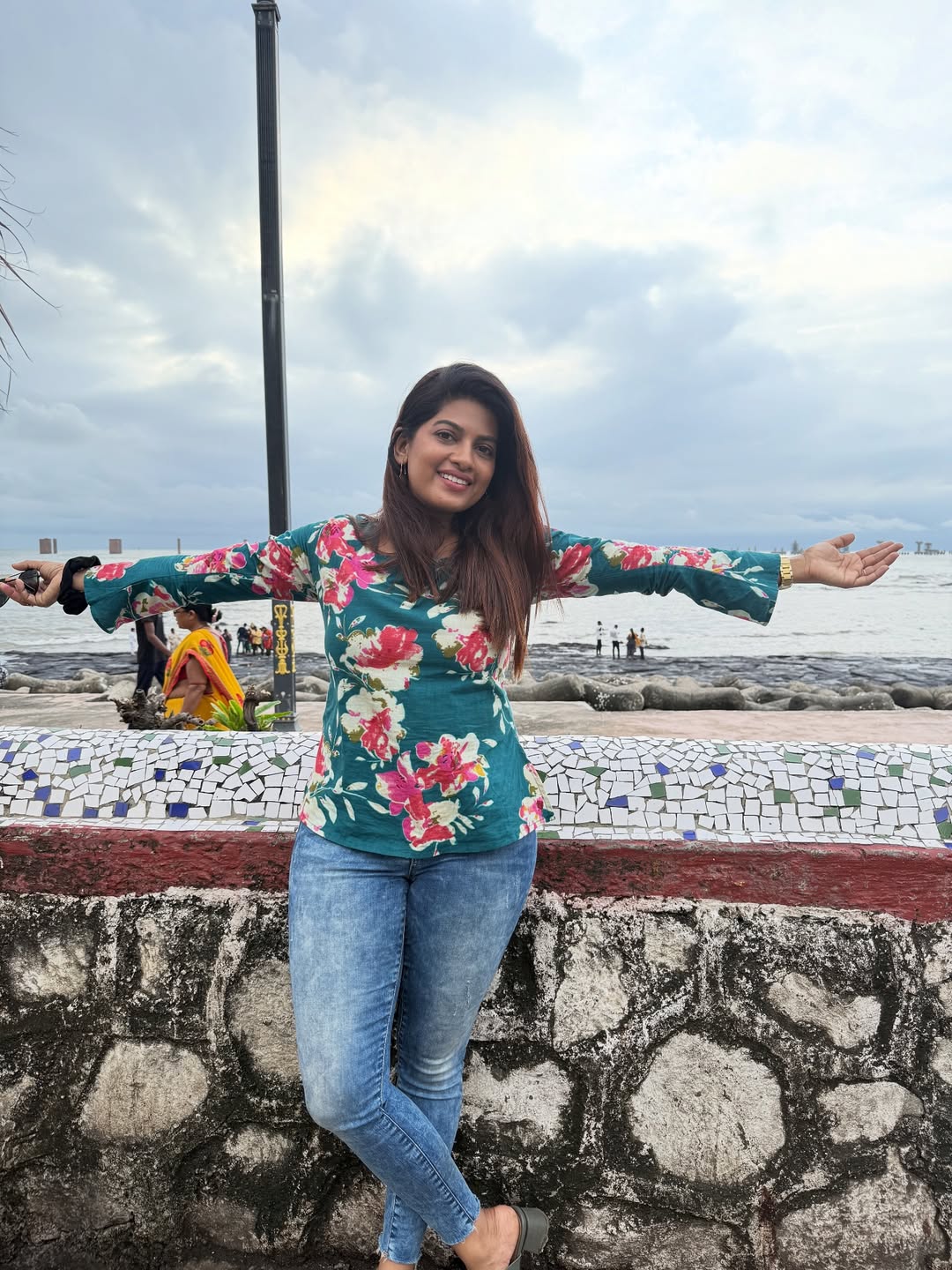 Marathi actress dhanshri kadgaonkar mumbai beach photoshoot