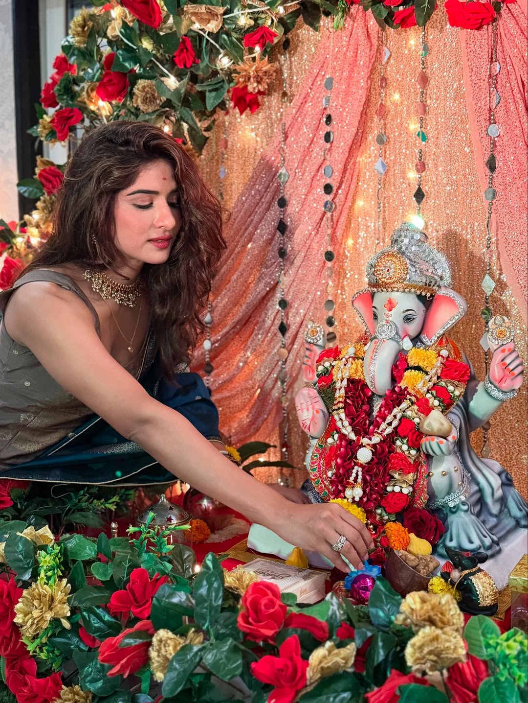 Marathi actress neha khan home ganpati photos