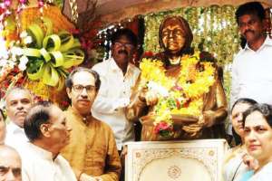 Meenatai Thackeray Statue