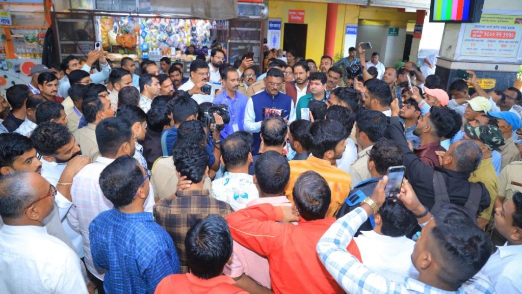 pratap sarnaik action orders two officers transferred immediately swargate bus stand
