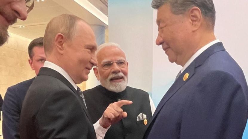 pm modi hugs putin
