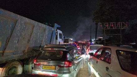Toddler dies after ambulance gets stuck in traffic jam on highway