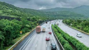 Mumbai Pune Expressway closed for one hour afternoon due to Bridge line maintenance Traffic diverted