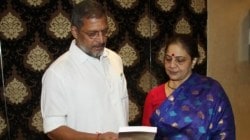 नाना पाटेकर पत्नीमुळेच करिअर करू शकले; निलकांतीपासून वेगळं राहण्याबाबत म्हणालेले, “ती बँकेत अधिकारी…”