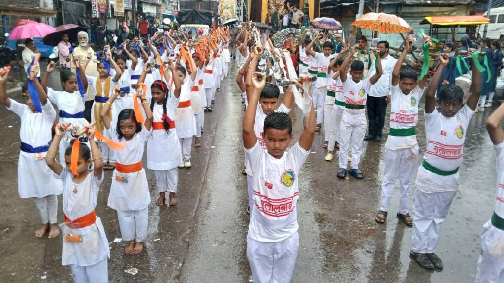 Drums, Lezim troupe attract attention during Ganeshotsav immersion procession