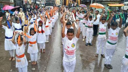 Drums, Lezim troupe attract attention during Ganeshotsav immersion procession