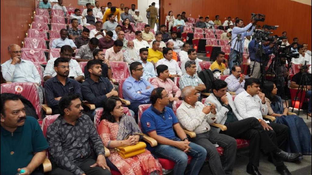 Condition of Paluskar Hall in Nashik