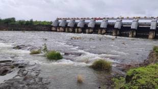 nashik heavy rain 15 dams release water rivers overflow alert