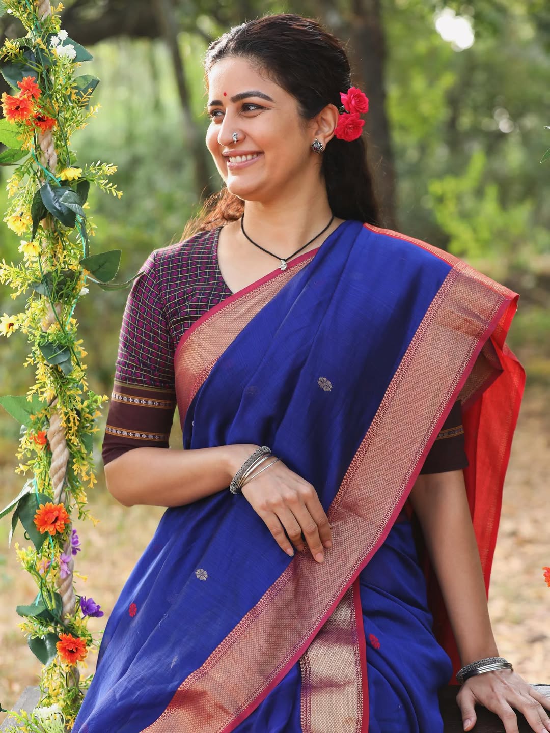 Navratri 2025 Marathi Actress Blue Saree
