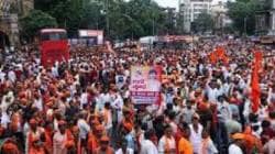 मराठा आंदोलक रेल्वे रूळावर; मोटरमनच्या केबिनमध्ये शिरून, ‘एक मराठा, लाख मराठा’चे फलक झळकावले